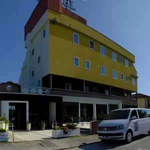 https://ambra-quarto-daltino.hotelinveneto.com