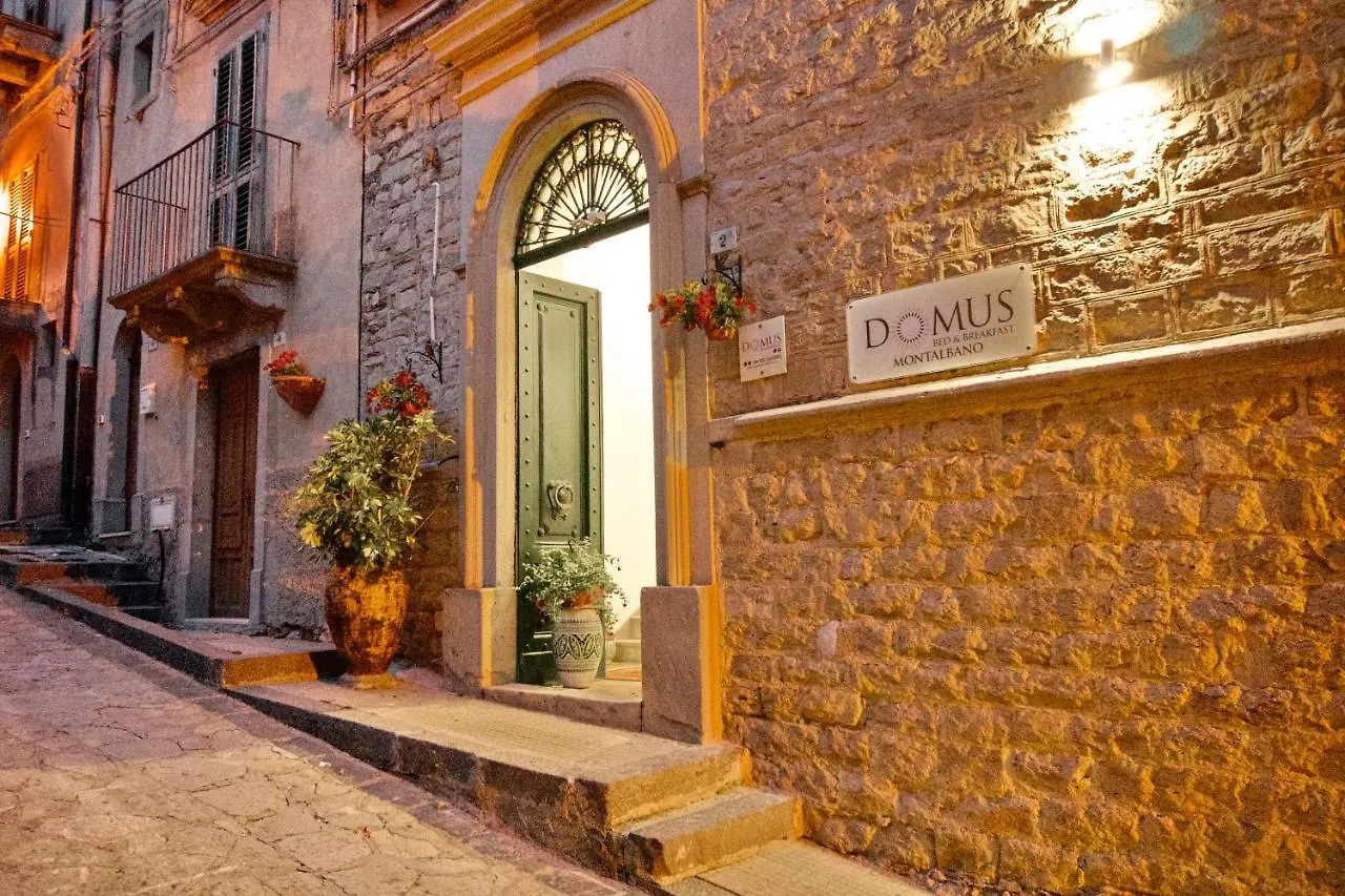 Bed and Breakfast Domus Aurea à Montalbano Elicona Couette-café